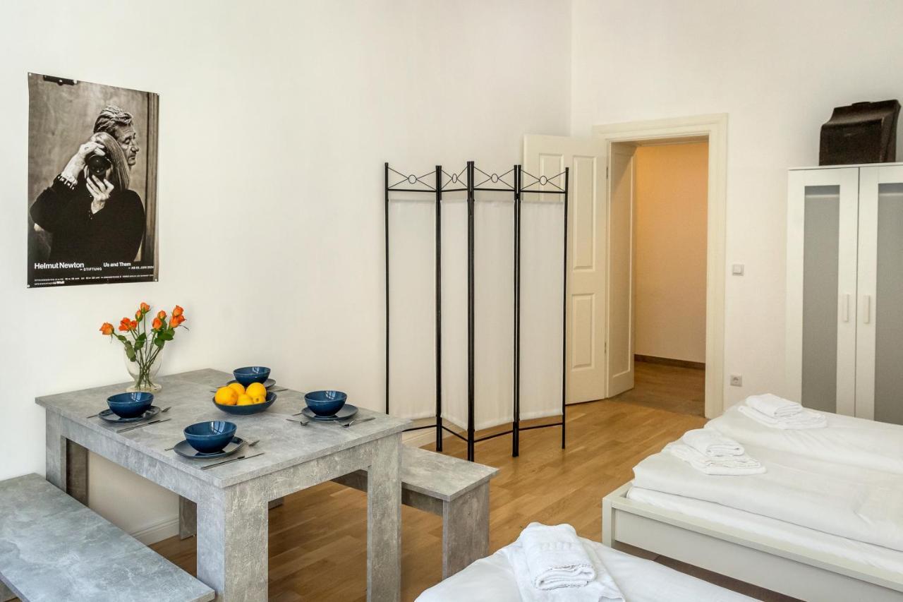 Newton-Appartement Mit 3 Schlafzimmern Berlin Exterior photo